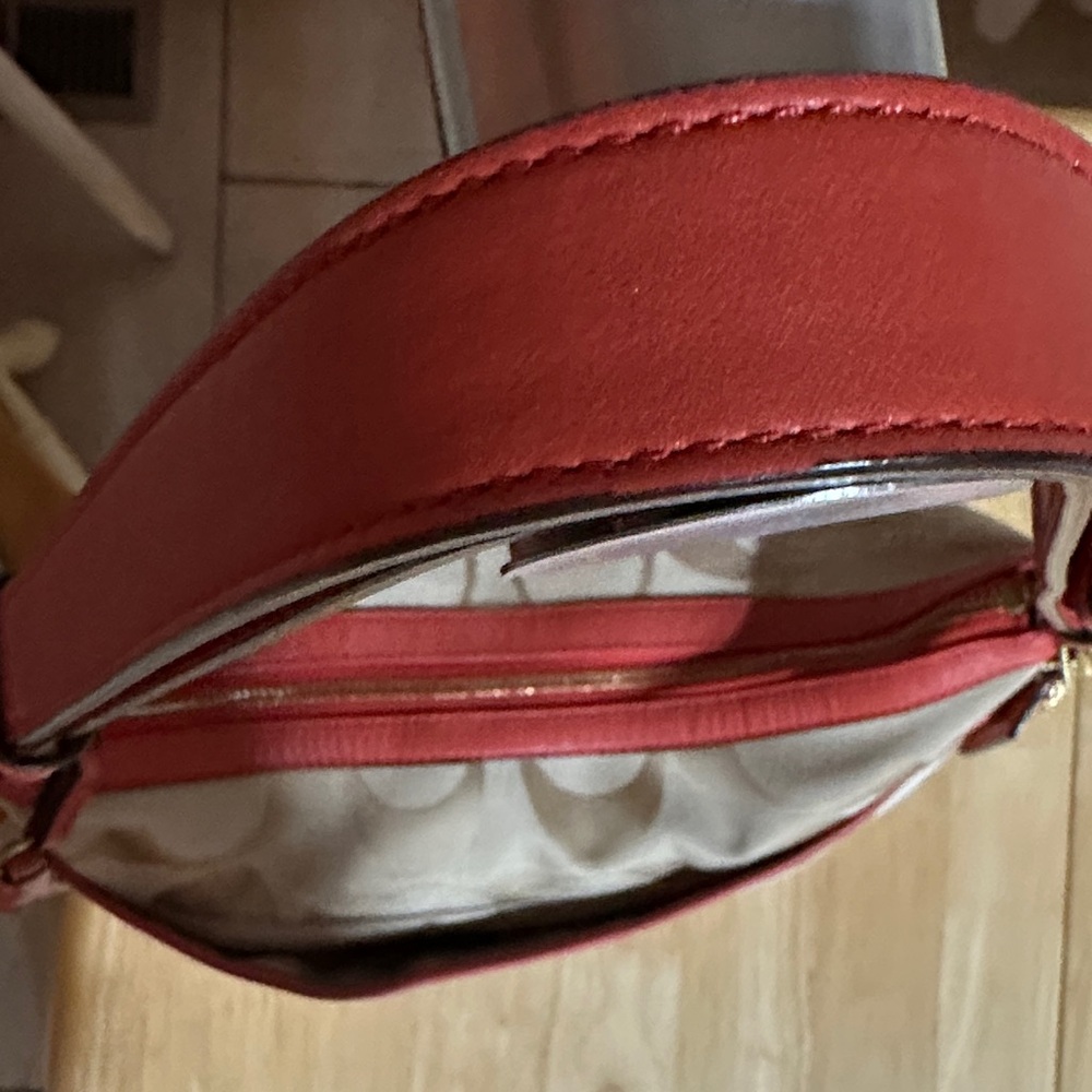 Coach 2013 Signature Red and Cream Shoulder Bag - Picture 2 of 7